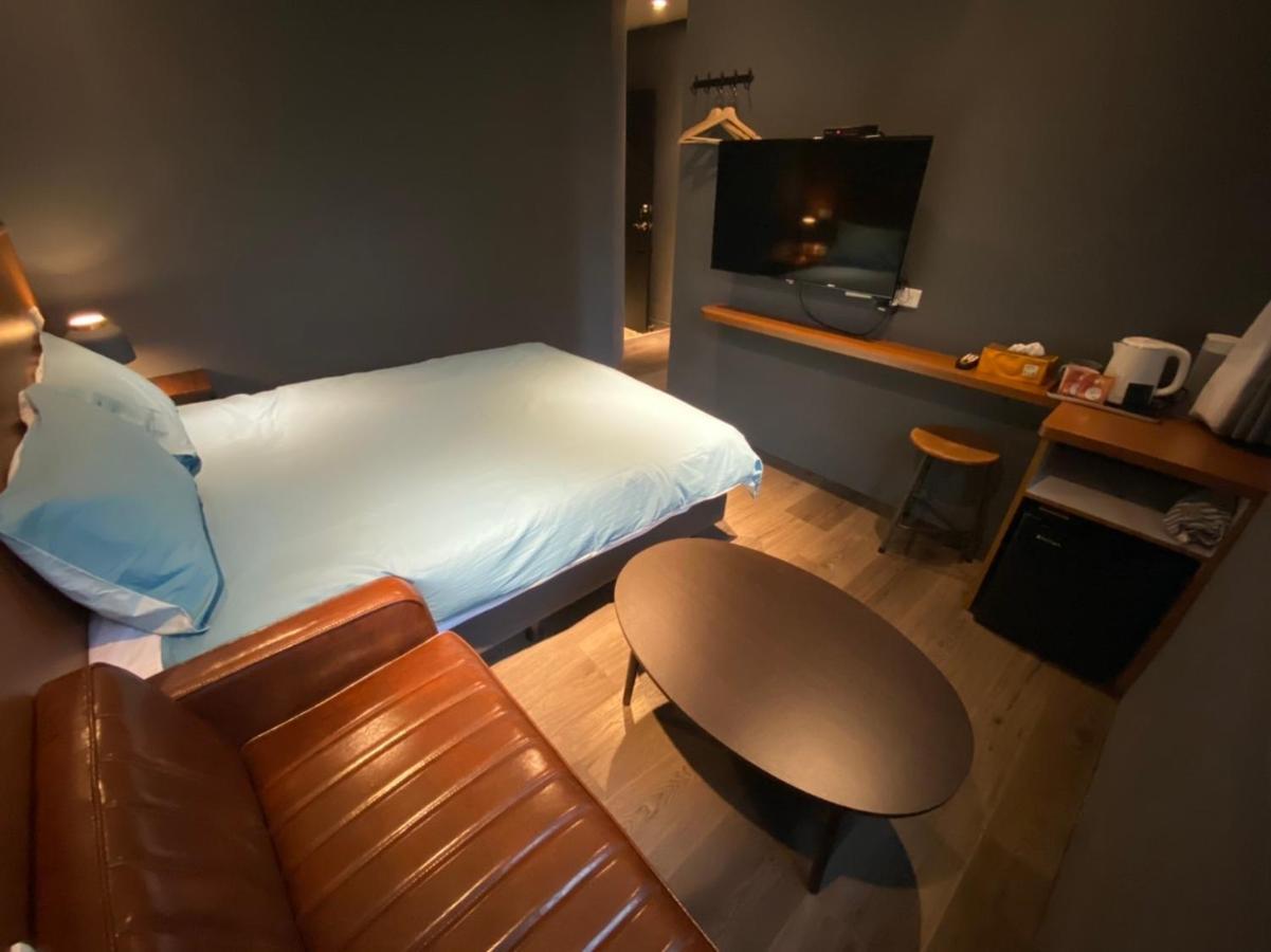 良文旅2館Ryou Hotel Vintage - II Tainan Extérieur photo