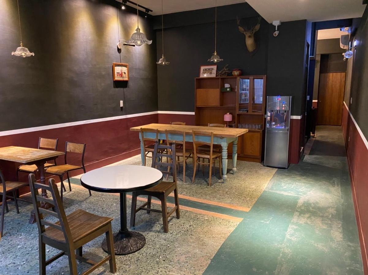 良文旅2館Ryou Hotel Vintage - II Tainan Extérieur photo