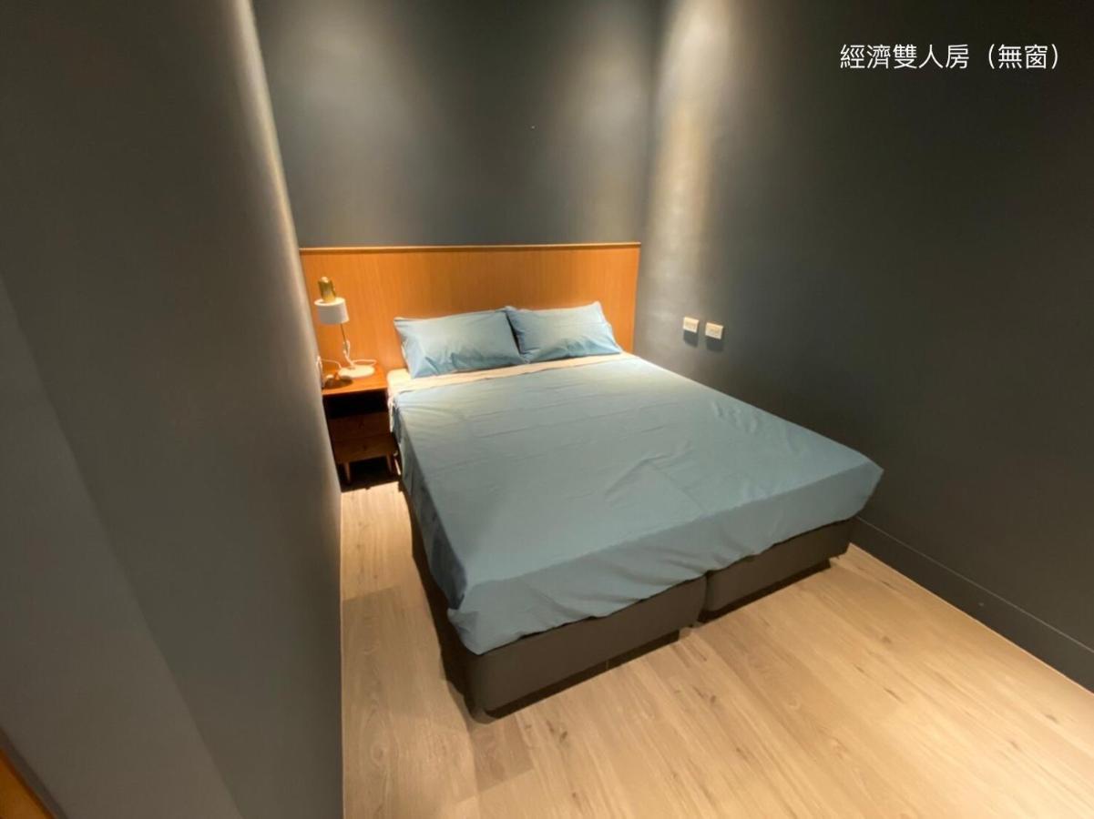 良文旅2館Ryou Hotel Vintage - II Tainan Extérieur photo