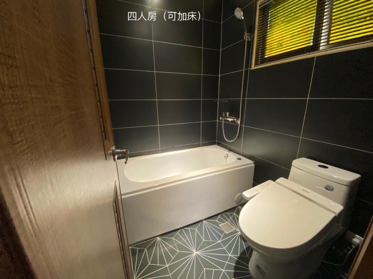良文旅2館Ryou Hotel Vintage - II Tainan Extérieur photo