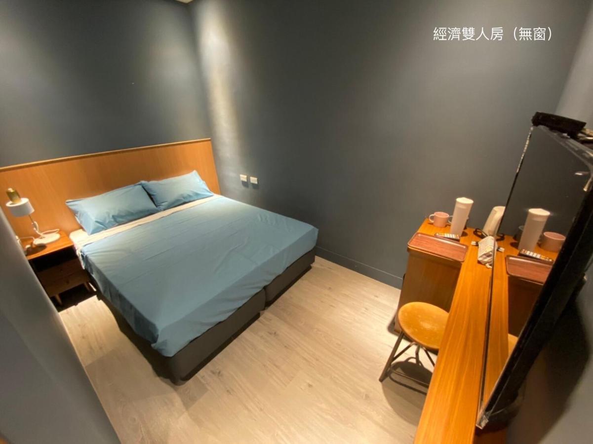 良文旅2館Ryou Hotel Vintage - II Tainan Extérieur photo
