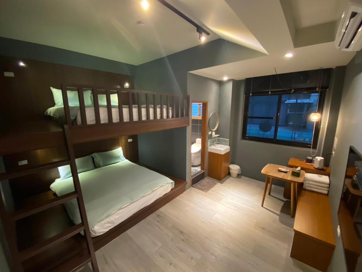 良文旅2館Ryou Hotel Vintage - II Tainan Extérieur photo