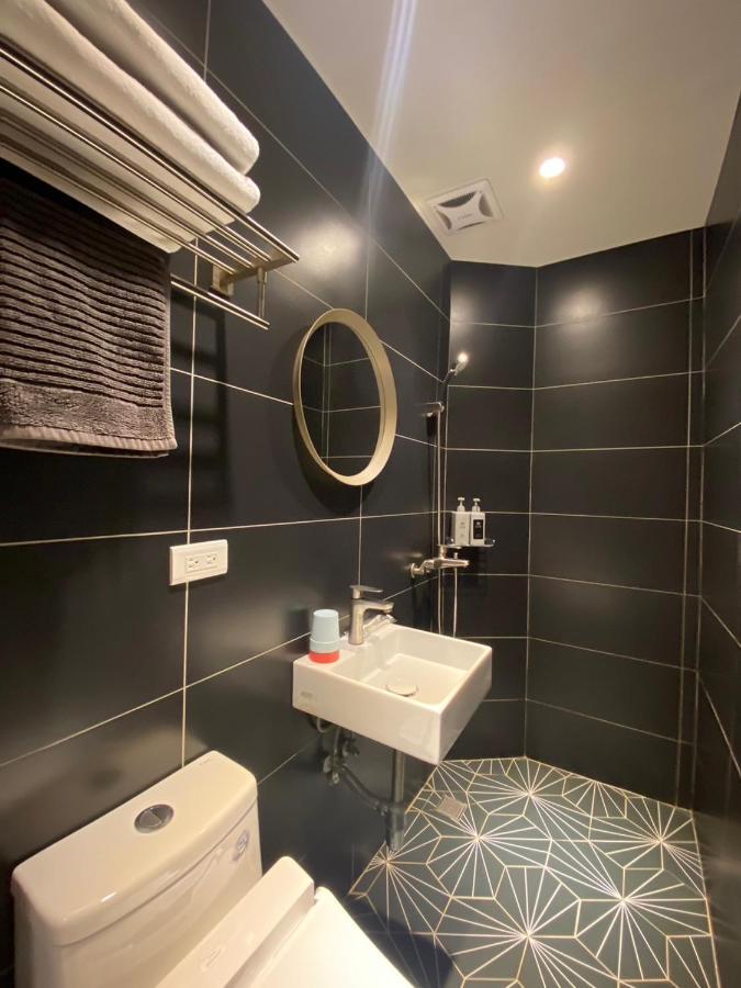 良文旅2館Ryou Hotel Vintage - II Tainan Extérieur photo