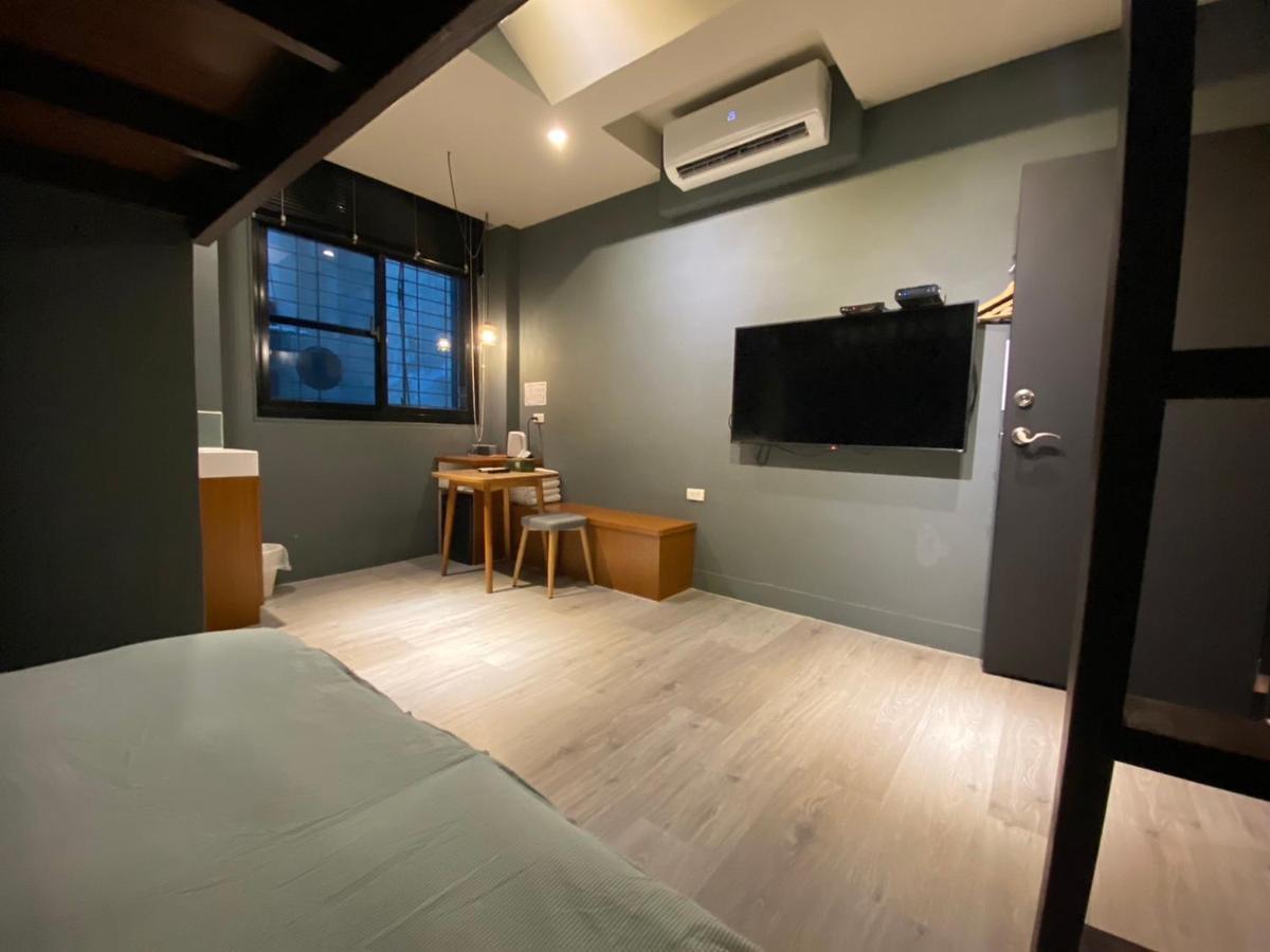 良文旅2館Ryou Hotel Vintage - II Tainan Extérieur photo