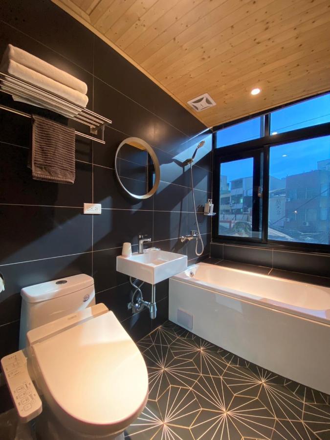 良文旅2館Ryou Hotel Vintage - II Tainan Extérieur photo