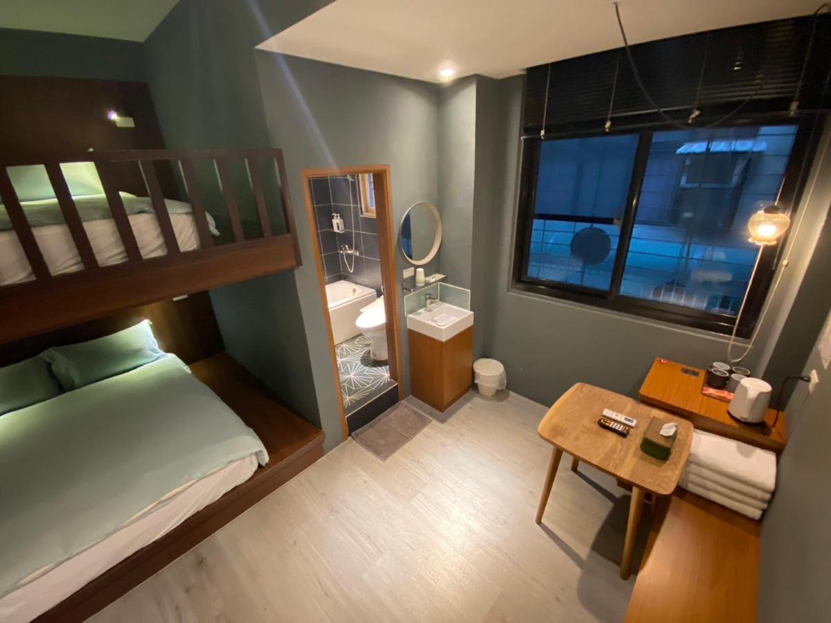良文旅2館Ryou Hotel Vintage - II Tainan Extérieur photo