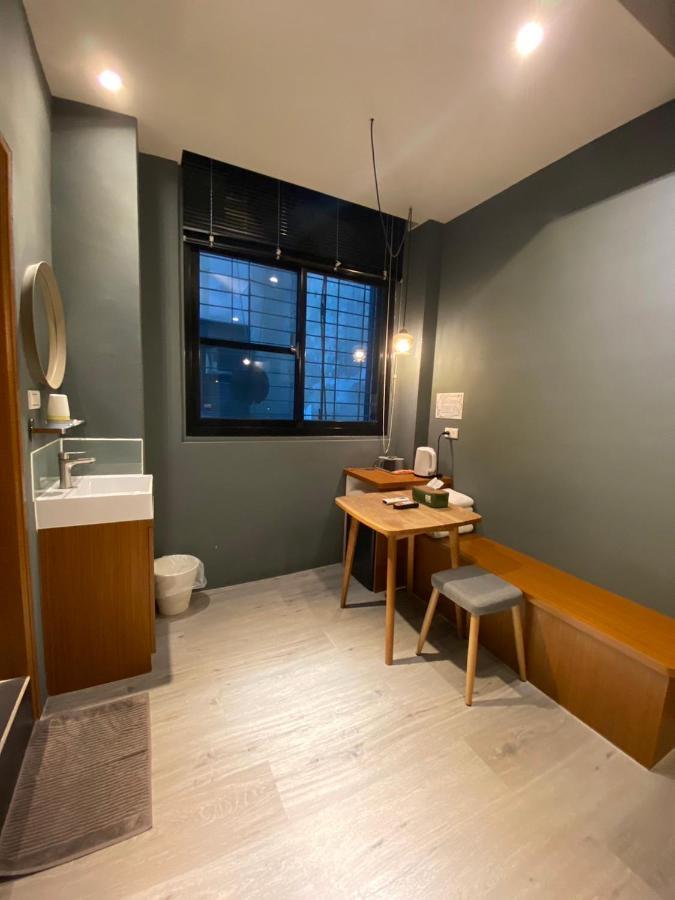 良文旅2館Ryou Hotel Vintage - II Tainan Extérieur photo