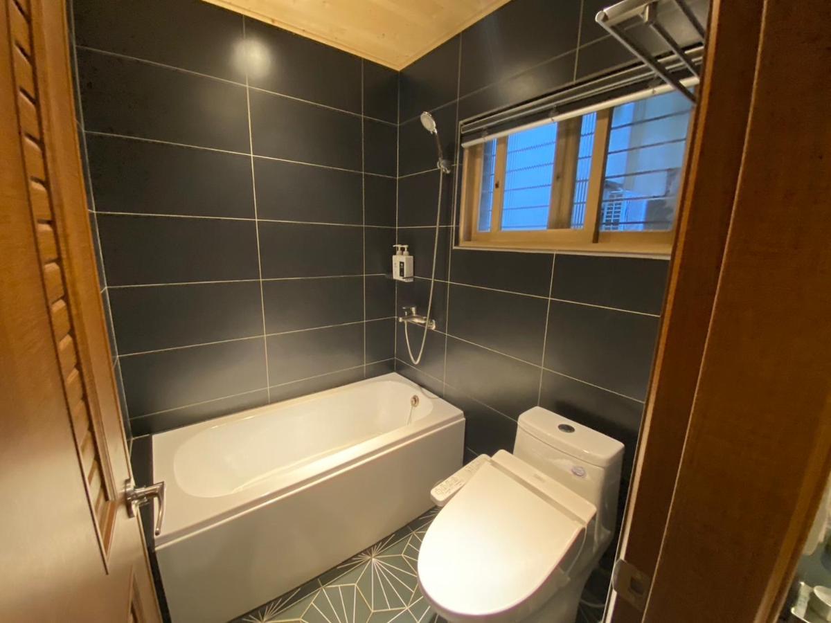 良文旅2館Ryou Hotel Vintage - II Tainan Extérieur photo