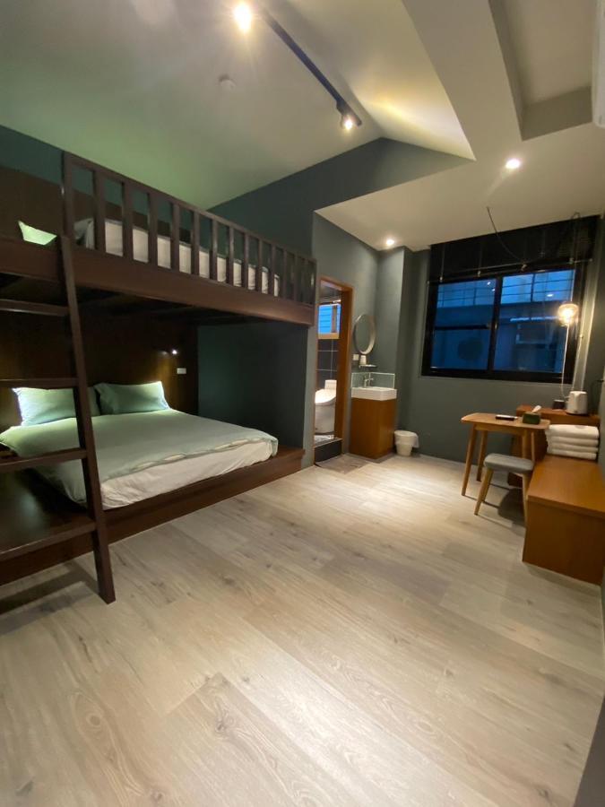 良文旅2館Ryou Hotel Vintage - II Tainan Extérieur photo